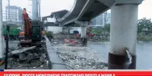 Filippine, piogge monsoniche trascinano rifiuti a Manila