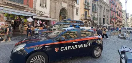 Napoli, 12enne accoltellato dal padre che poi tenta il suicidio