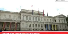 Erdogan regala ai leader NATO un revolver