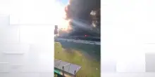 Milano, brucia il deposito Brt: fiamme alte diversi metri