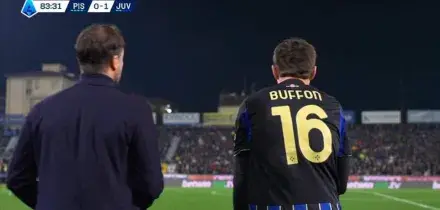 Pisa-Juve, l'ingresso in campo di Louis Buffon