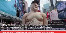 Times Square, maxi gonfiabile contro Musk e il chatbot Grok