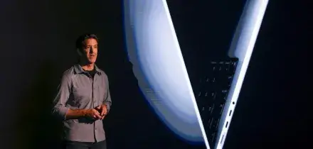 Tim Cook lascia la guida di Apple, John Ternus nuovo Ceo