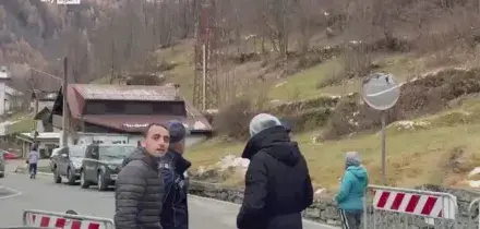 Elicottero precipitato Valtellina: estratti vivi 4 occupanti