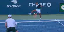 Cobolli pazzesco agli US Open: il tweener &egrave; incredibile! VIDEO