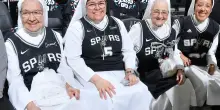 Le suore dei San Antonio Spurs fanno impazzire tutti in gara-4