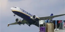 Ryanair, bonus a dipendenti che bloccano il bagaglio fuori misura