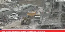 Iran, edifici distrutti e cumuli di macerie a Teheran