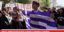 Grecia, cortei in piazza per la scuola e contro il carovita