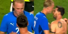 'Lo sai che hai giocato con mio pap&agrave;?' Ferma Messi dopo la partita e si presenta cos&igrave;
