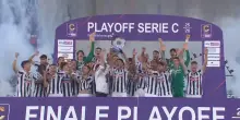VIDEO. L'Ascoli vince i playoff di Serie C: la premiazione con la coppa