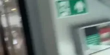 Treno fermo tra Parma e Reggio Emilia, persone sui binari