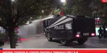 Kosovo, scontri al corteo contro il tribunale dell&rsquo;Aja