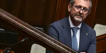 Caso Delmastro, bagarre alla Camera su uso chat tra urla e proteste