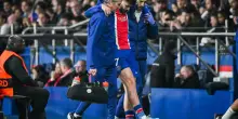 VIDEO. Infortunio per Kvara in Psg-Barcellona: il problema al ginocchio sembra grave