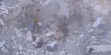 Medioriente, crollo edificio a Gaza, si scava tra le macerie