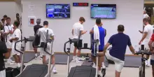 Djokovic e F1 in tv: l&rsquo;insolito riscaldamento di Sinner
