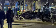 Milano, scontro tra mezzo Amsa e due auto in Corso Sempione: un morto