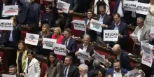 Legge elettorale, caos e cartelli di protesta dall'opposizione in Aula