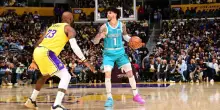 LaMelo &egrave; Re di Los Angeles per una notte: le sue 9 triple stendono i Lakers