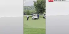 Trump vince torneo di golf: sospetti su pallina hi-tech