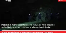 Serbia, manifestanti si scontrano con la polizia a Belgrado
