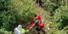 Torre Pellice, anziano cade in un dirupo con la carrozzina elettrica