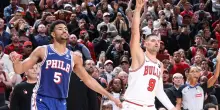 La tripla di Vucevic decide Bulls-Sixers: Chicago rimonta da -24 e vince. VIDEO