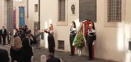 Vittime Terrorismo, Mattarella depone corona su lapide Aldo Moro. LaRussa: memoria &egrave; scudo a difesa democrazia