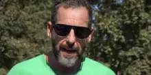 Adam Sandler a Milano gioca a basket con alcuni studenti