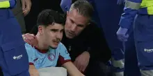 Van Persie jr si rompe un ginocchio, pap&agrave; Robin lo consola cos&igrave;. VIDEO