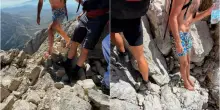Gran Sasso, scalzo e in costume: foto virali, ira del Soccorso Alpino