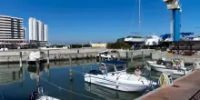 Cattolica, si getta nel canale con l'auto e la moglie dopo litigio