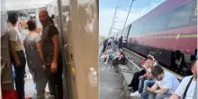 Treno Italo bloccato tra Parma e Reggio Emilia, passeggeri sui binari