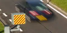 Hacker inventa pellicola che rende &ldquo;invisibile&rdquo; l&rsquo;auto: come funziona