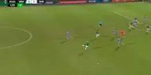 Breidablik-Shamrock, il gol da centrocampo di Jonsson