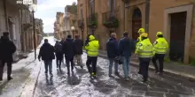 Frana Niscemi, sopralluogo di pm e geologi in zona rossa