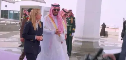 Il viaggio a sorpresa di Giorgia Meloni nel Golfo persico