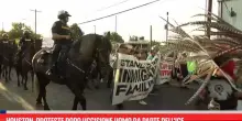 Houston, proteste dopo uccisione uomo da parte dell'ICE
