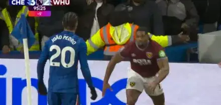 Chelsea-West Ham, che rissa! Spingono Adama Traor&eacute; e succede il finimondo. FOTO