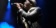 Talay Riley, accoltellato a morte il cantautore vincitore di un Grammy