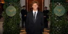 Sinner a Wimbledon dopo aver festeggiato lo sposo Duplantis