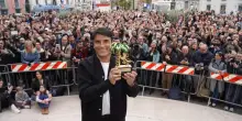 Sal da Vinci torna a Napoli dopo Sanremo, festa nel suo quartiere