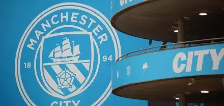 Manchester City, club ritenuto colpevole di aver violato 114 norme finanziarie