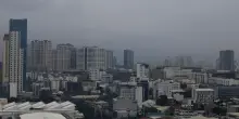 Incendi in Indonesia, i fumi tossici invadono i cieli del Sud-est asiatico: cosa succede