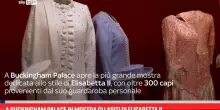 A Buckingham Palace in mostra gli abiti di Elisabetta II