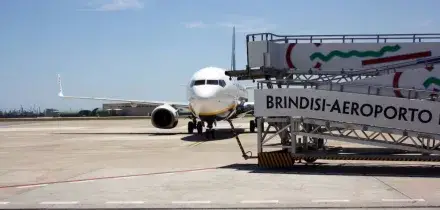 Aeroporto Brindisi senza carburante, quantit&agrave; limitate in 6 scali
