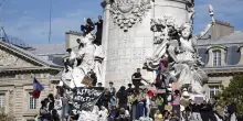 Francia, ancora proteste degli studenti: tensione nelle citt&agrave;. FOTO
