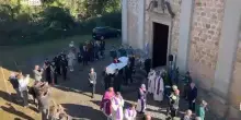 Centinaia di persone ai funerali di Pamela Genini
