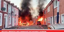 Belfast, proteste anti-immigrati tra incendi e scontri